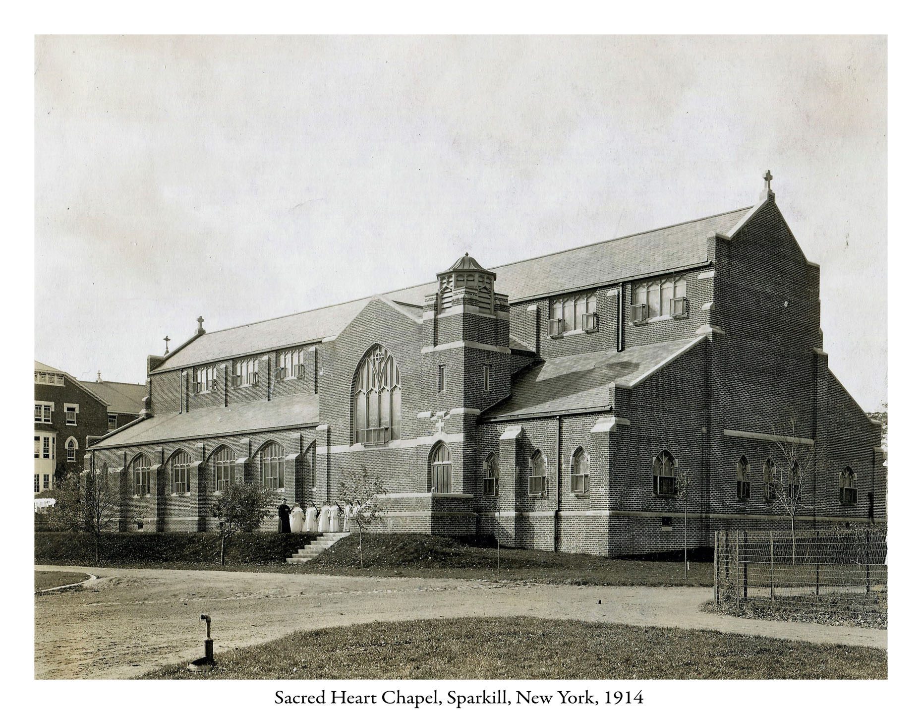 1914 – Dedication of Sacred Heart Chapel